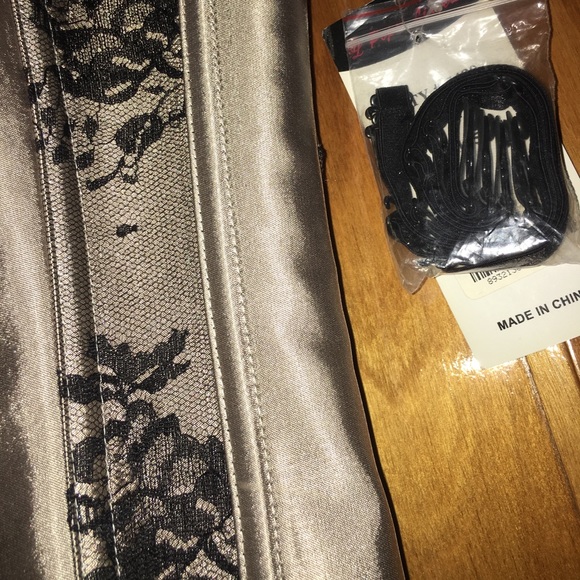 VINTAGE FLORAL CORSET - Picture 3 of 4